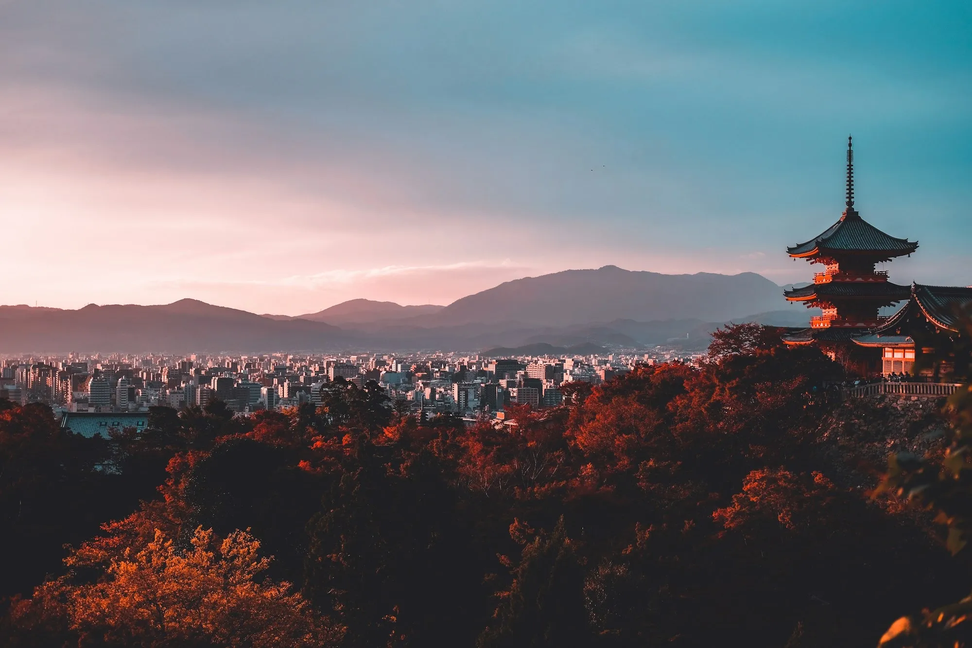 京都夕陽下的寶塔