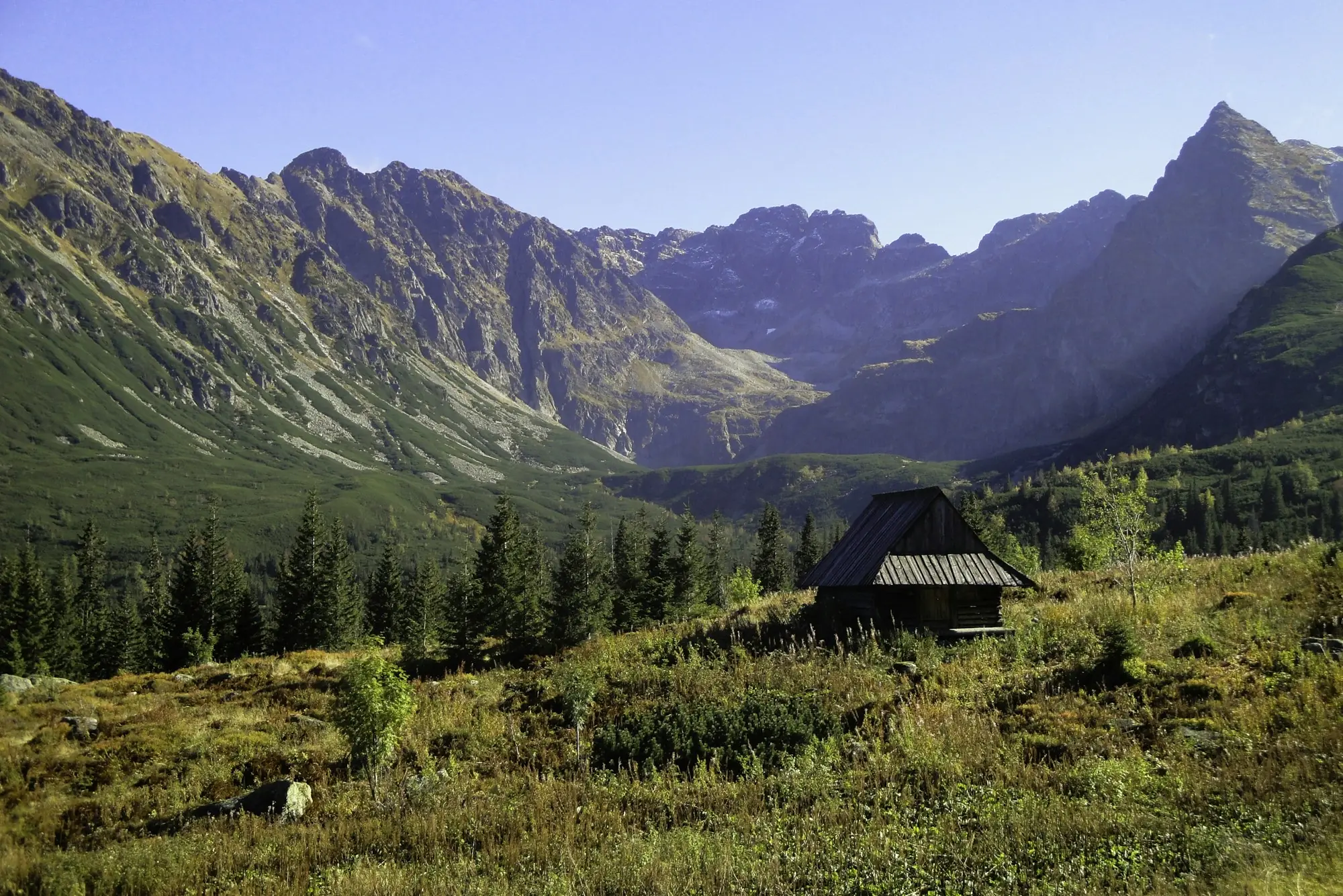 扎科帕內山木屋與塔特拉山脈 Zakopane wooden cabin and Tatra mountains